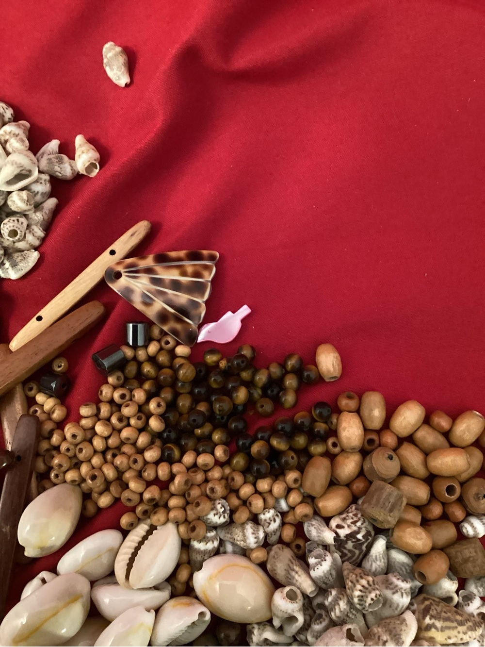 219 grams of assorted beads for jewelry making - Picture 6 of 7